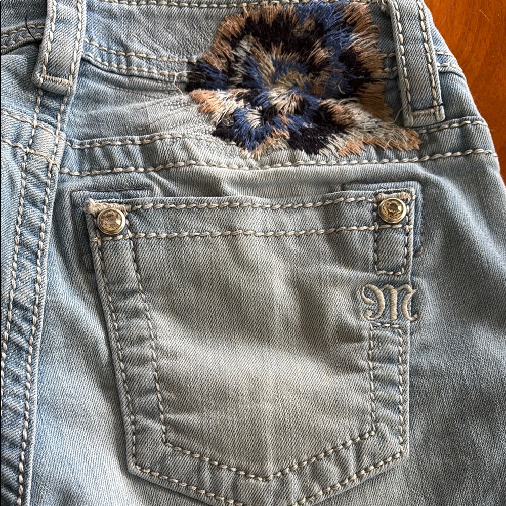 Miss Me Capri Girl Jeans - Picture 5 of 8